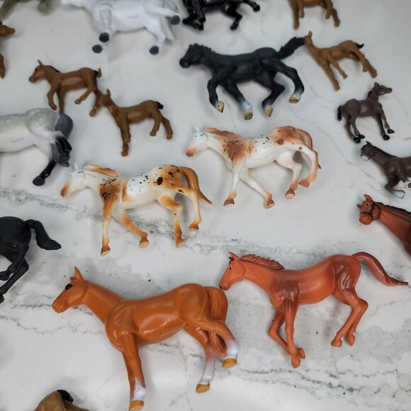 Vintage Plastic Horse Figurines farm playset cake toppers toy horse lot. - Picture 7 of 9